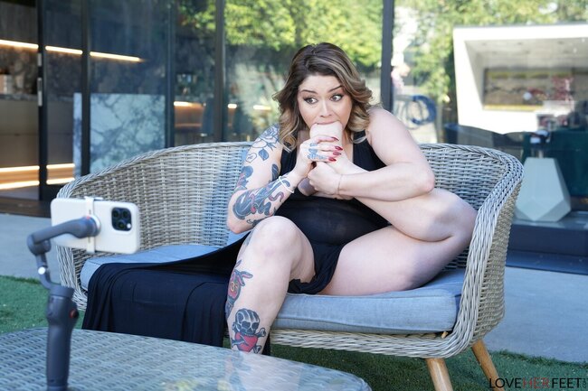 Откровенная фотосессия Vanessa Vega и Milan Ponjevic с акцентом на футджоб и анал