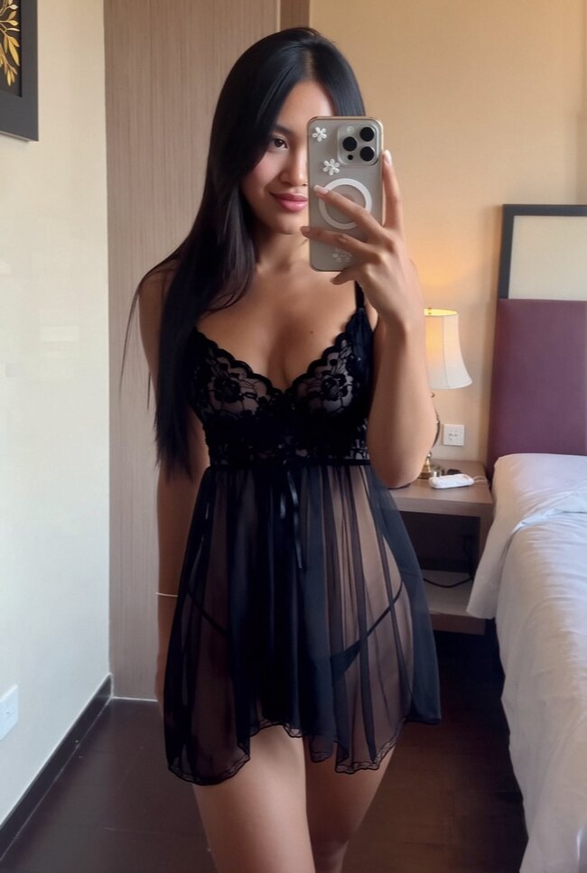 Сексуальная фотосессия Миры Сонг в женском белье и чулках на OnlyFans — фото 17