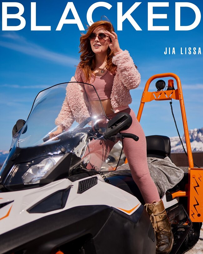 Лыжные красотки Jia Lissa и Lika Star в жарком межрасовом сексе втроем с монстр-членом — фото 4